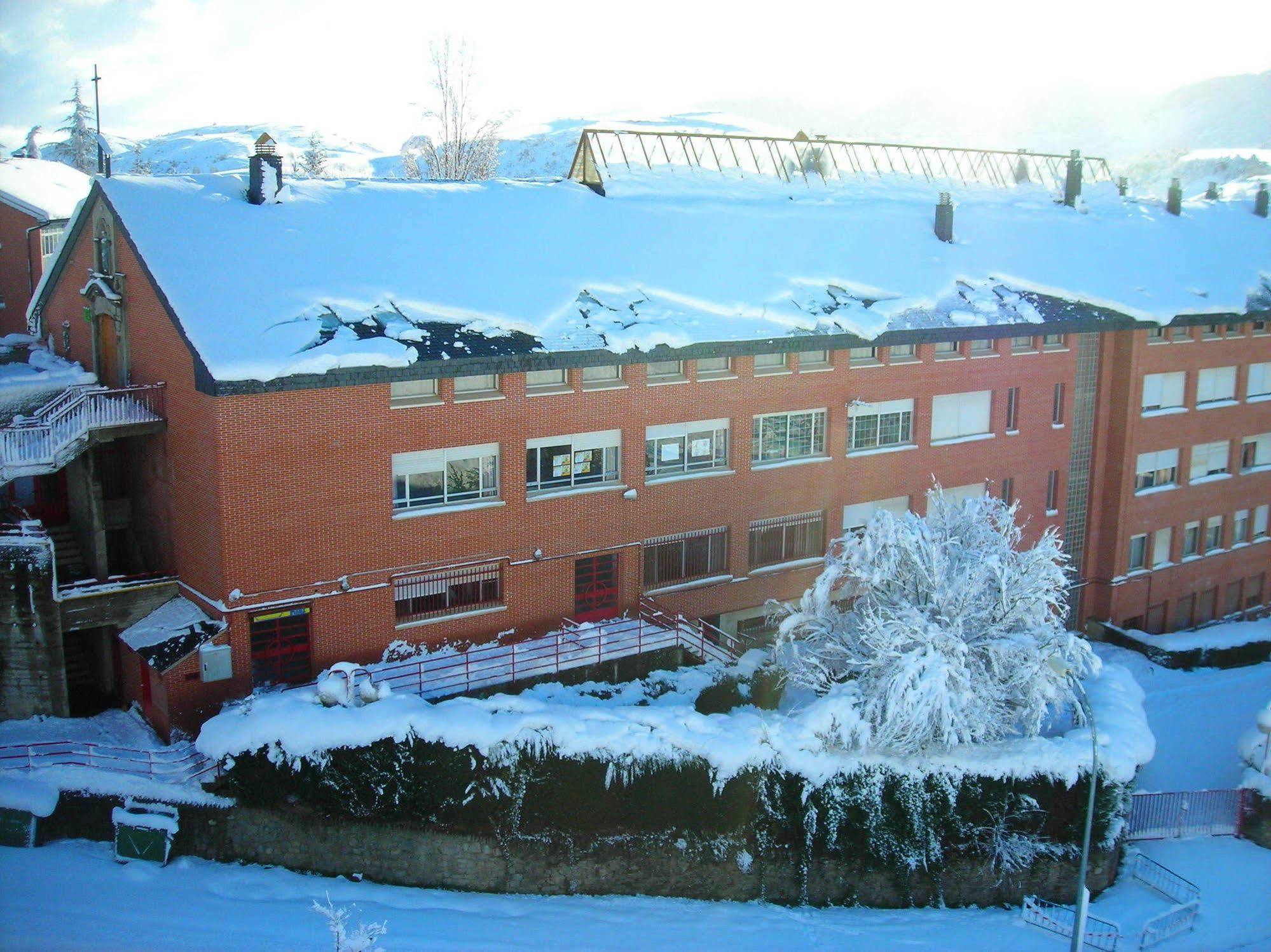 Residencia Albergue ฮากา ภายนอก รูปภาพ